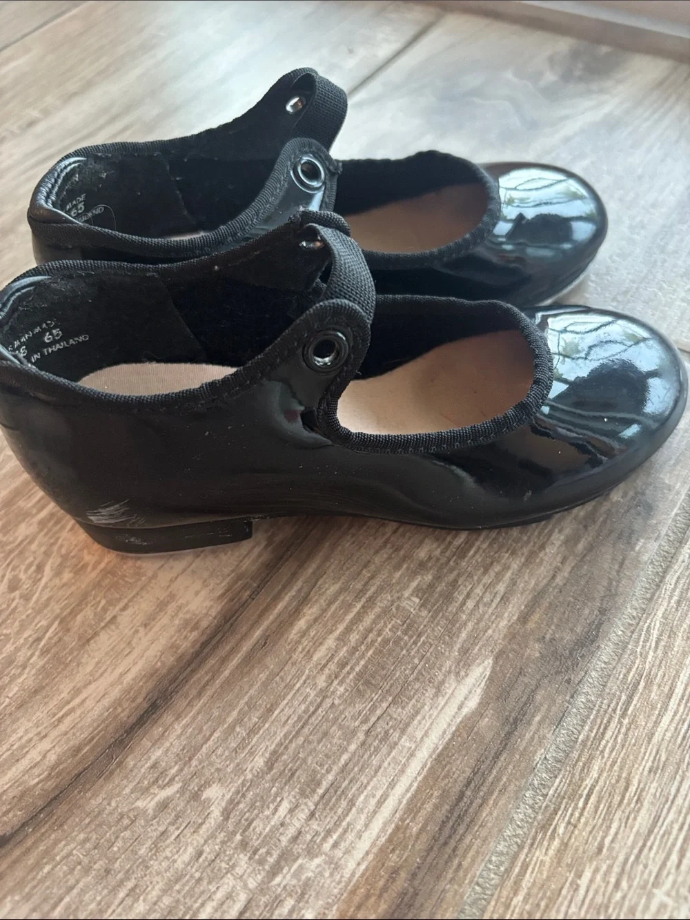 Capezio Black Patent Mary Jane Tap Shoes for toddlers size 9.5 in good condition